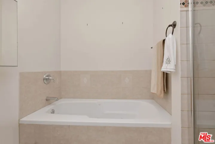 14315 Magnolia Boulevard 101, Sherman Oaks, California 91423