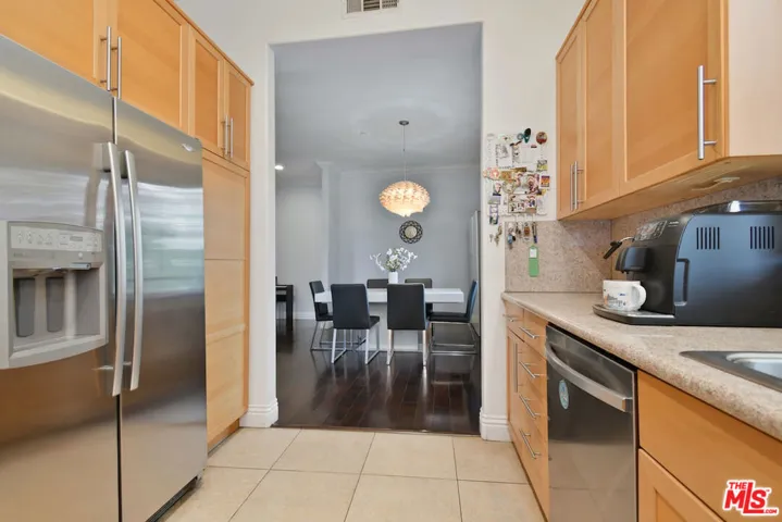 14315 Magnolia Boulevard 101, Sherman Oaks, California 91423