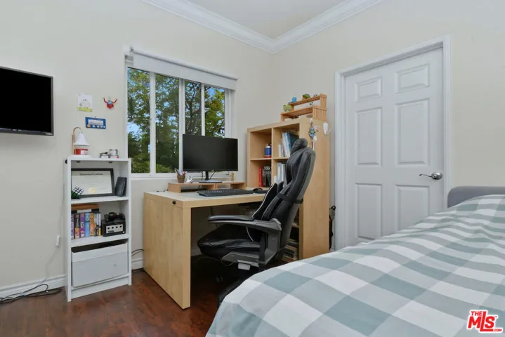 14315 Magnolia Boulevard 101, Sherman Oaks, California 91423
