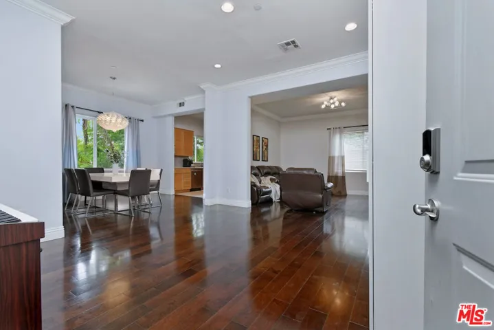 14315 Magnolia Boulevard 101, Sherman Oaks, California 91423