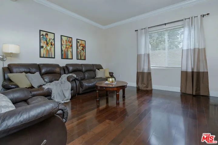 14315 Magnolia Boulevard 101, Sherman Oaks, California 91423