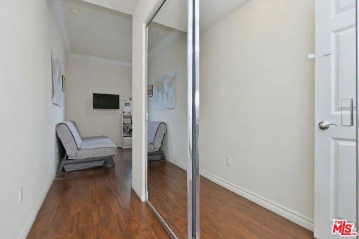 14315 Magnolia Boulevard 101, Sherman Oaks, California 91423