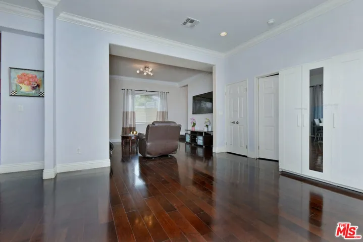 14315 Magnolia Boulevard 101, Sherman Oaks, California 91423