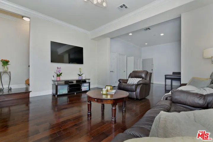 14315 Magnolia Boulevard 101, Sherman Oaks, California 91423
