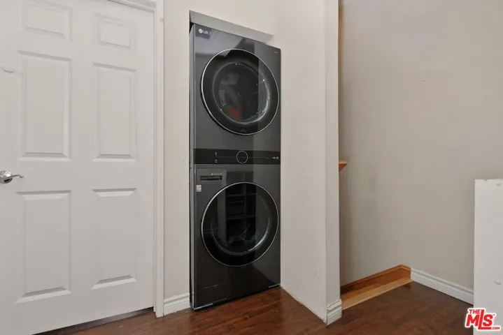 14315 Magnolia Boulevard 101, Sherman Oaks, California 91423
