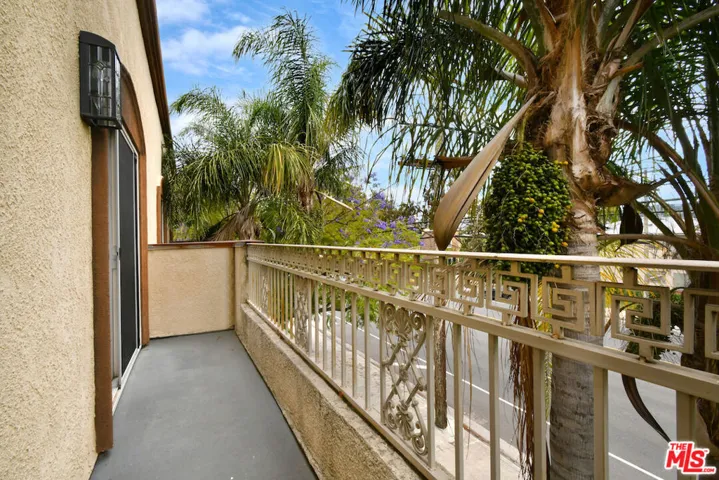 14315 Magnolia Boulevard 101, Sherman Oaks, California 91423