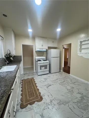1933 S Corning, Los Angeles, California 90034