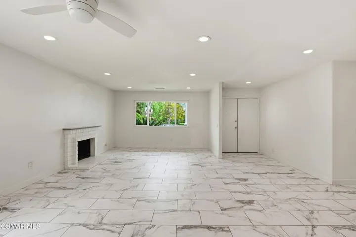 9-009_F8_30845 Catarina Dr