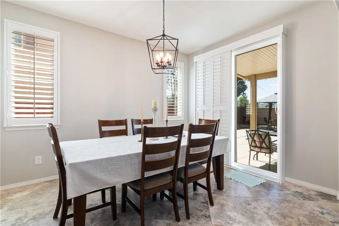 Room for more in the Dine-in Kitchen! Plenty more!