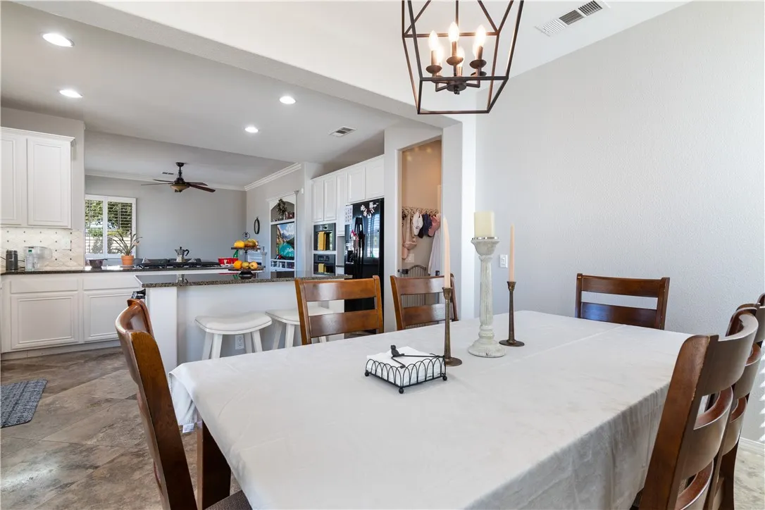 Dine-in Kitchen