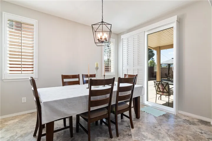 Room for more in the Dine-in Kitchen! Plenty more!