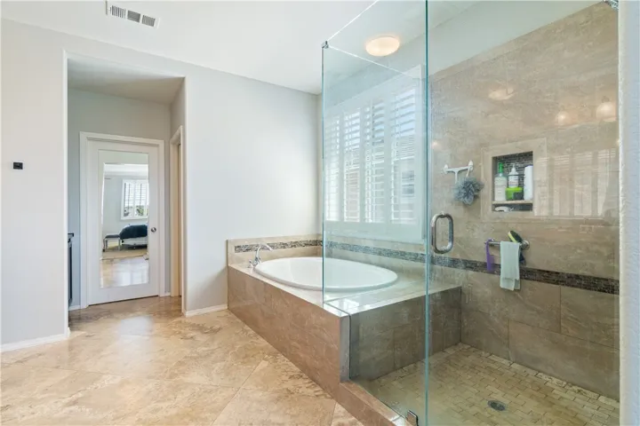 Primary Suite's Ensuite