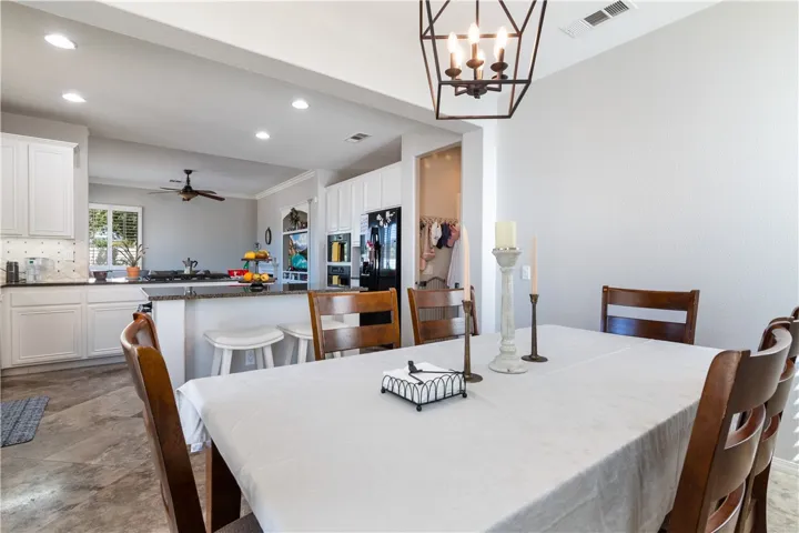 Dine-in Kitchen