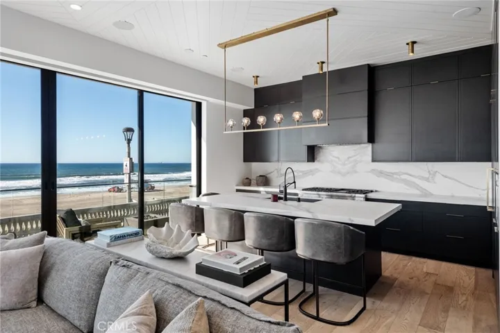 2200 The Strand A, Manhattan Beach, California 90266