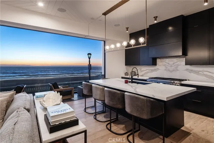 2200 The Strand A, Manhattan Beach, California 90266