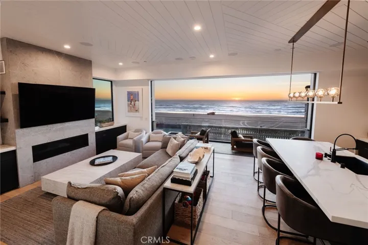 2200 The Strand A, Manhattan Beach, California 90266