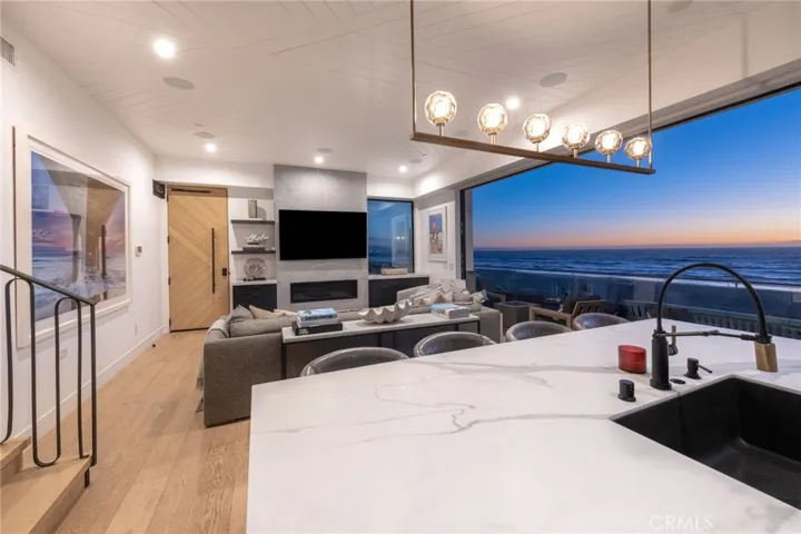 2200 The Strand A, Manhattan Beach, California 90266