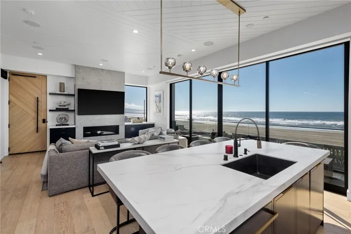 2200 The Strand A, Manhattan Beach, California 90266