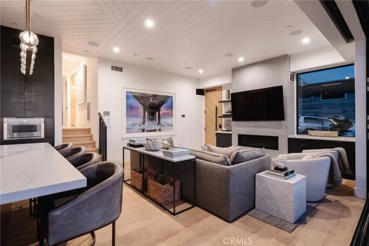 2200 The Strand A, Manhattan Beach, California 90266