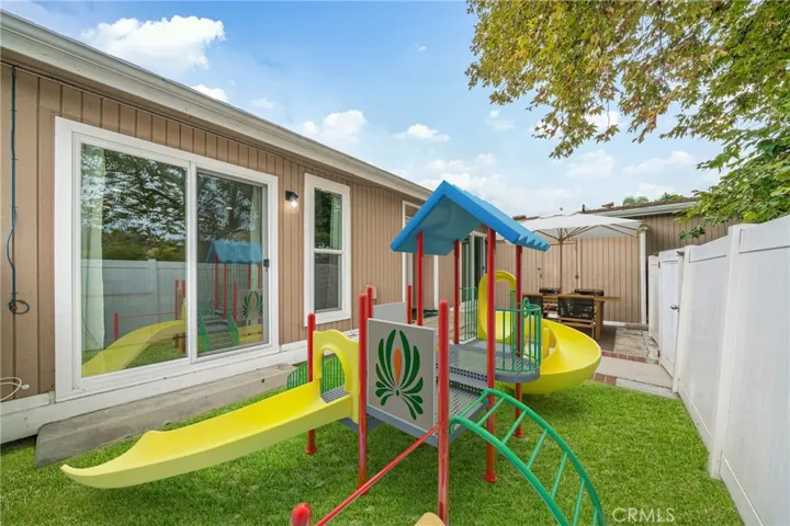 Virtually Staged! PRIVATE and SPACIOUS Front Yard! :)