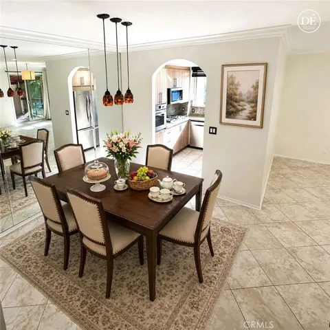 Virtually staged