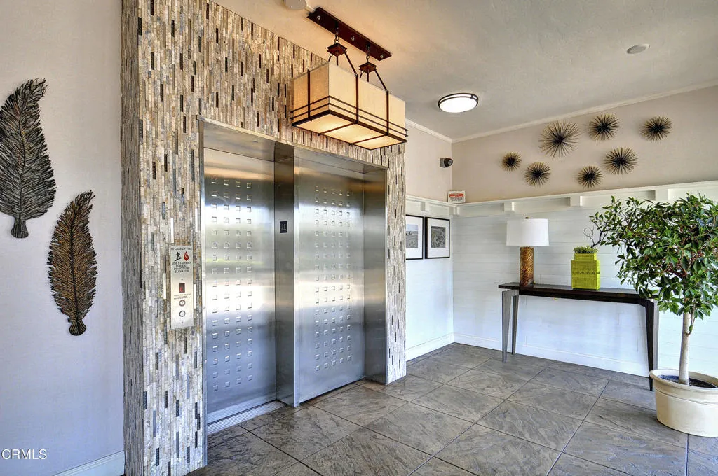 Lobby with elevator