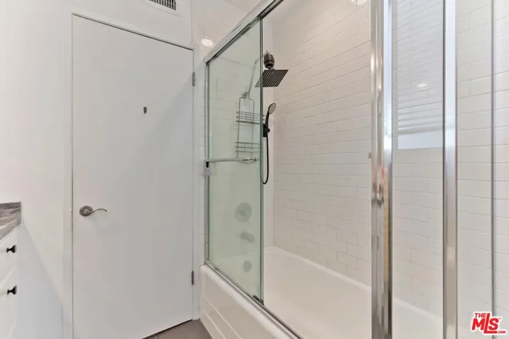 Shower/bath