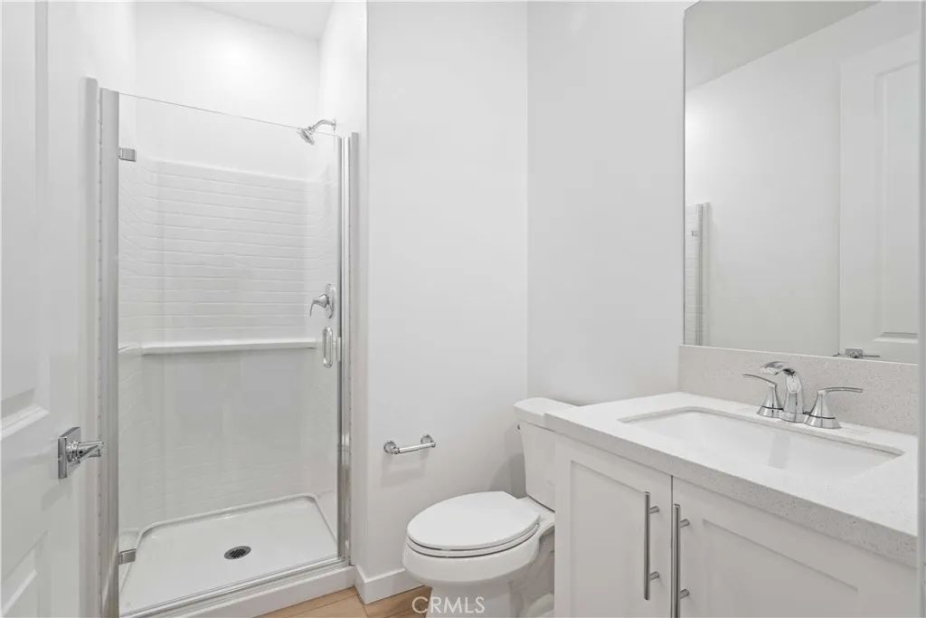 1st Floor Full Bathroom w/walk-in shower