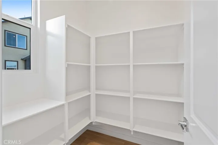 Walk-in Pantry w/window