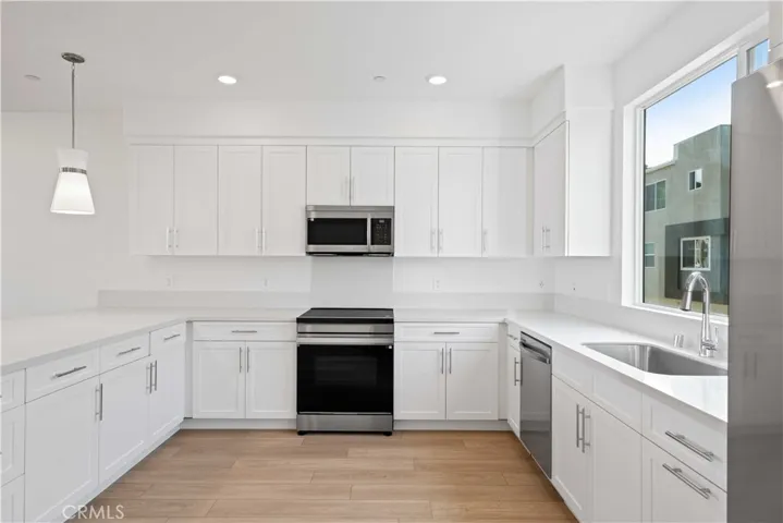 Gourmet Kitchen w/large window over sink