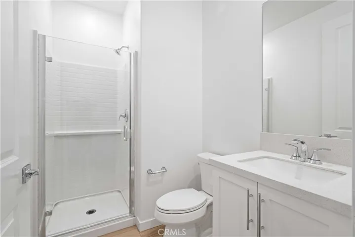 1st Floor Full Bathroom w/walk-in shower