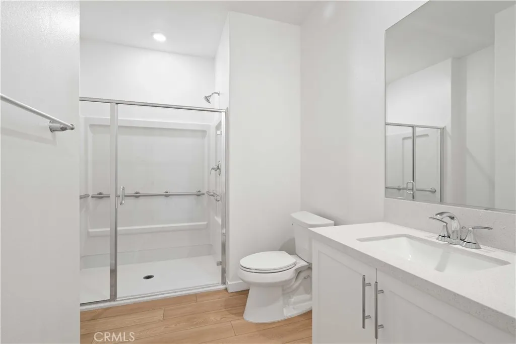 1st Level Full Bathroom w/walk-in shower