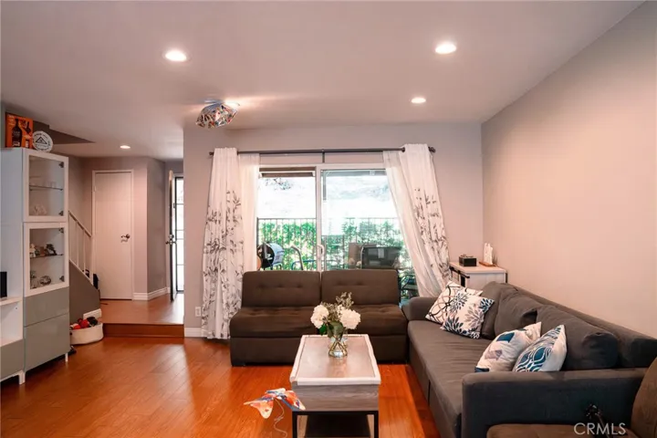 Living room, main acces to unit