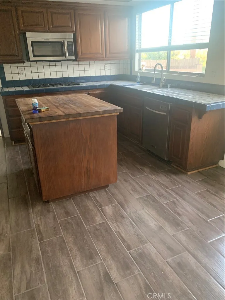 New kitchen floors tile that looks like wood