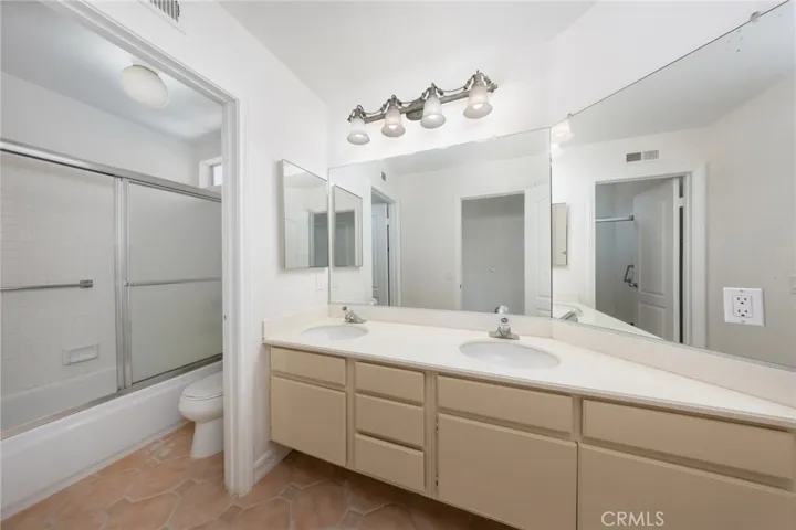Hallway Bath Upstairs