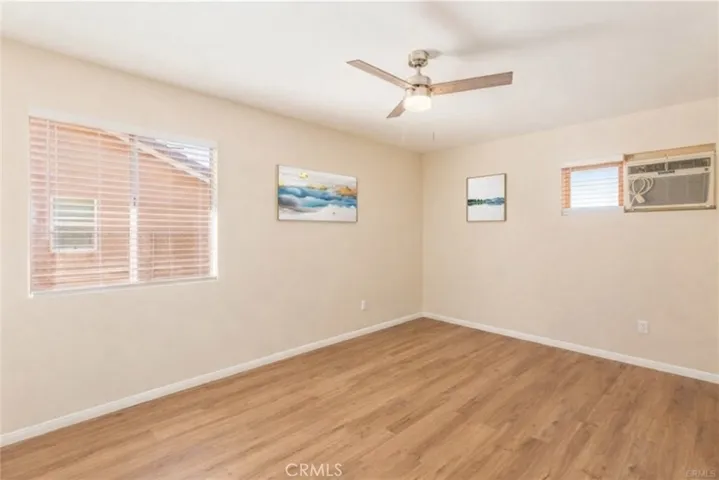 House bedroom #2
(Main house)