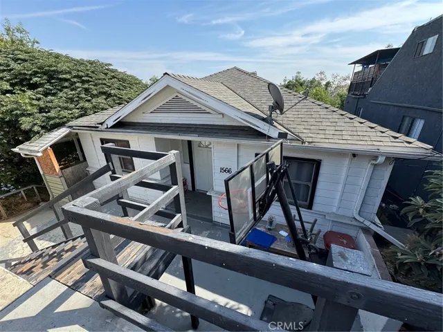 1566 Rollins, Los Angeles, California 90063