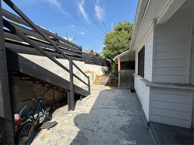 1566 Rollins, Los Angeles, California 90063