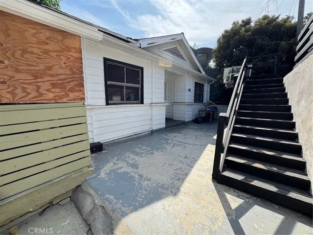 1566 Rollins, Los Angeles, California 90063