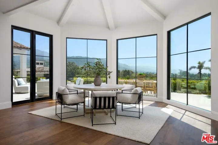 Breakfast Room