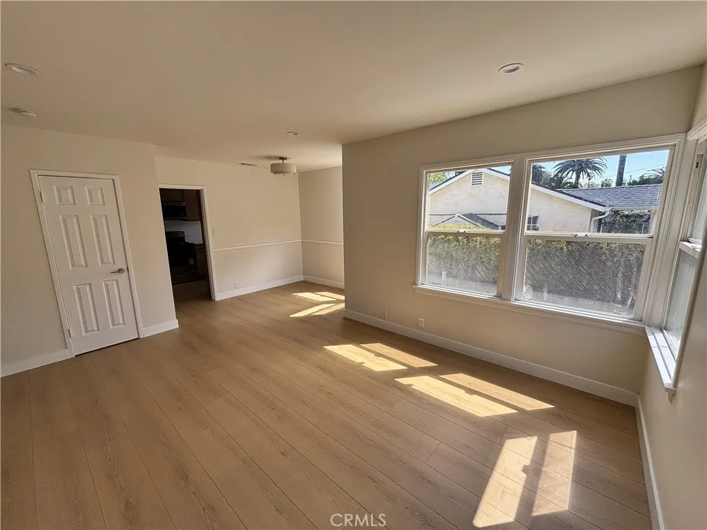 Back Unit Living Room