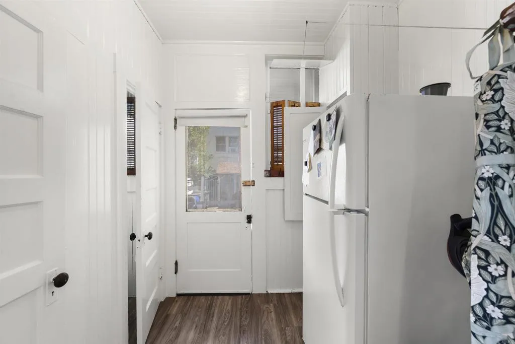1048 Utility to Courtyard