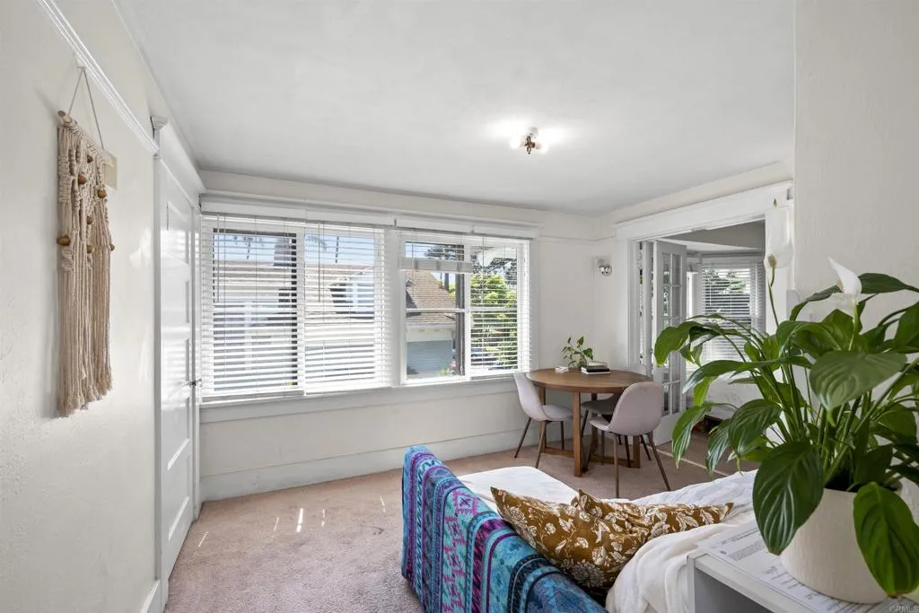 1044 Living Space