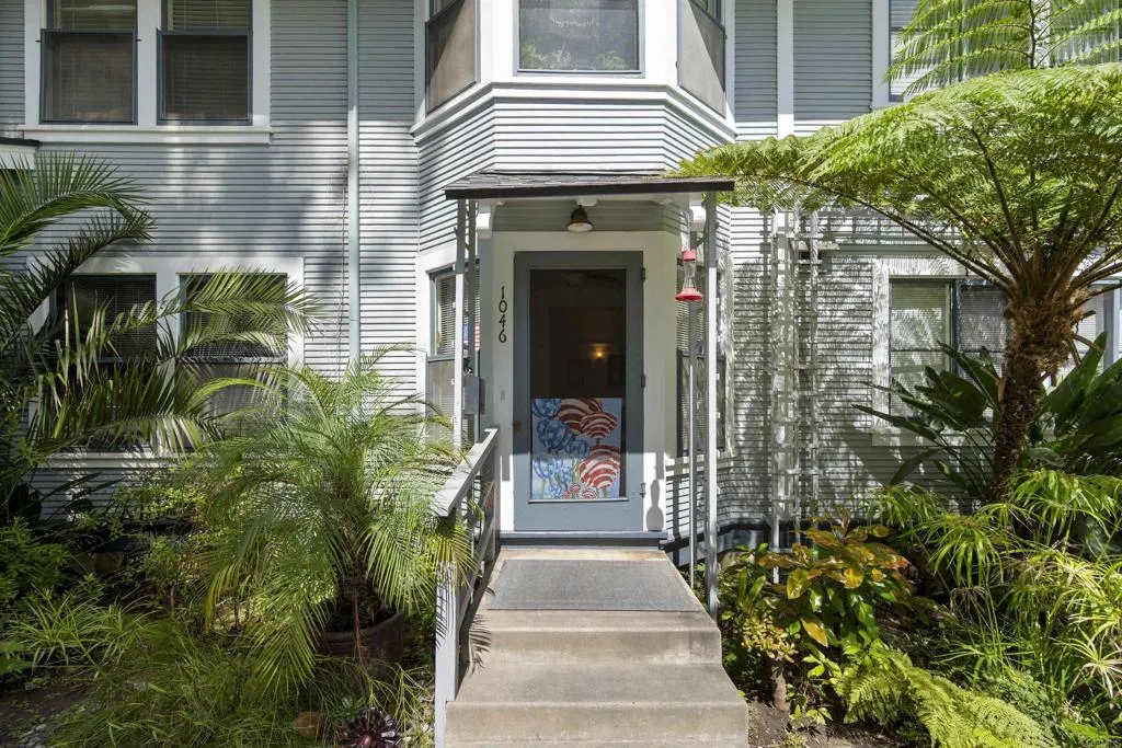 1046 Adella Entry