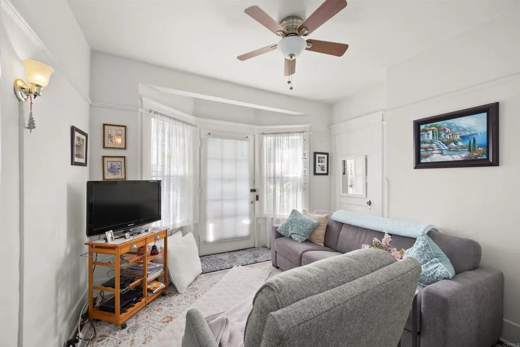 1046 Living Dining