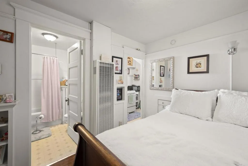 1046 Bedroom