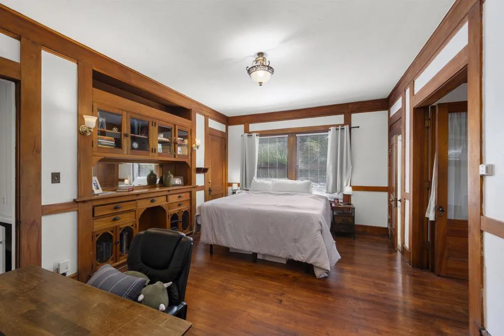 1048 Use as Bedroom