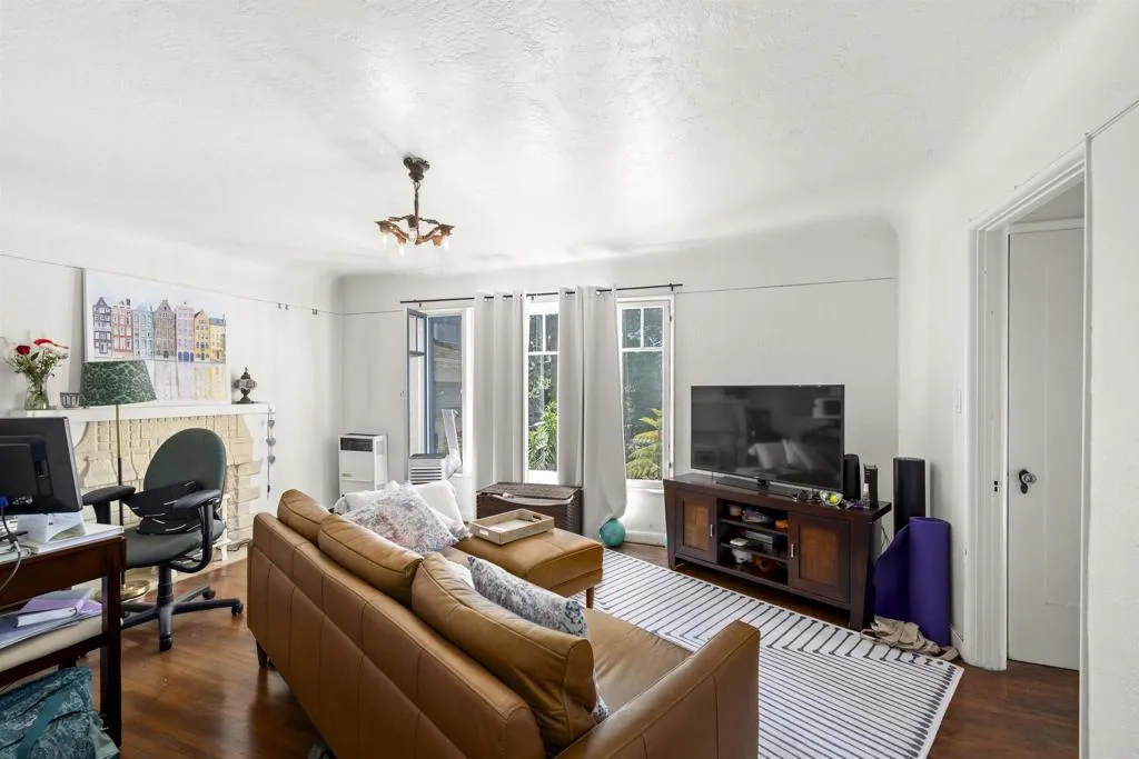 1042 Living Space