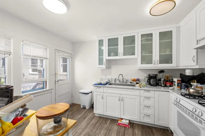 1042 Kitchen