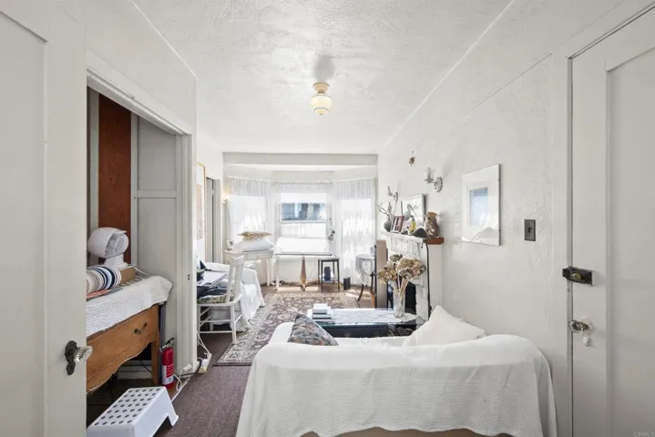 1042-1/2 view to built in bed